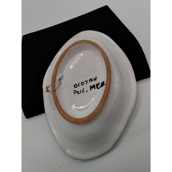 Oval Serving Dish Signed Ocotlan Pue. Mexico EUC. 7 1/4" x 5 1/4" - Picture 4 of 8